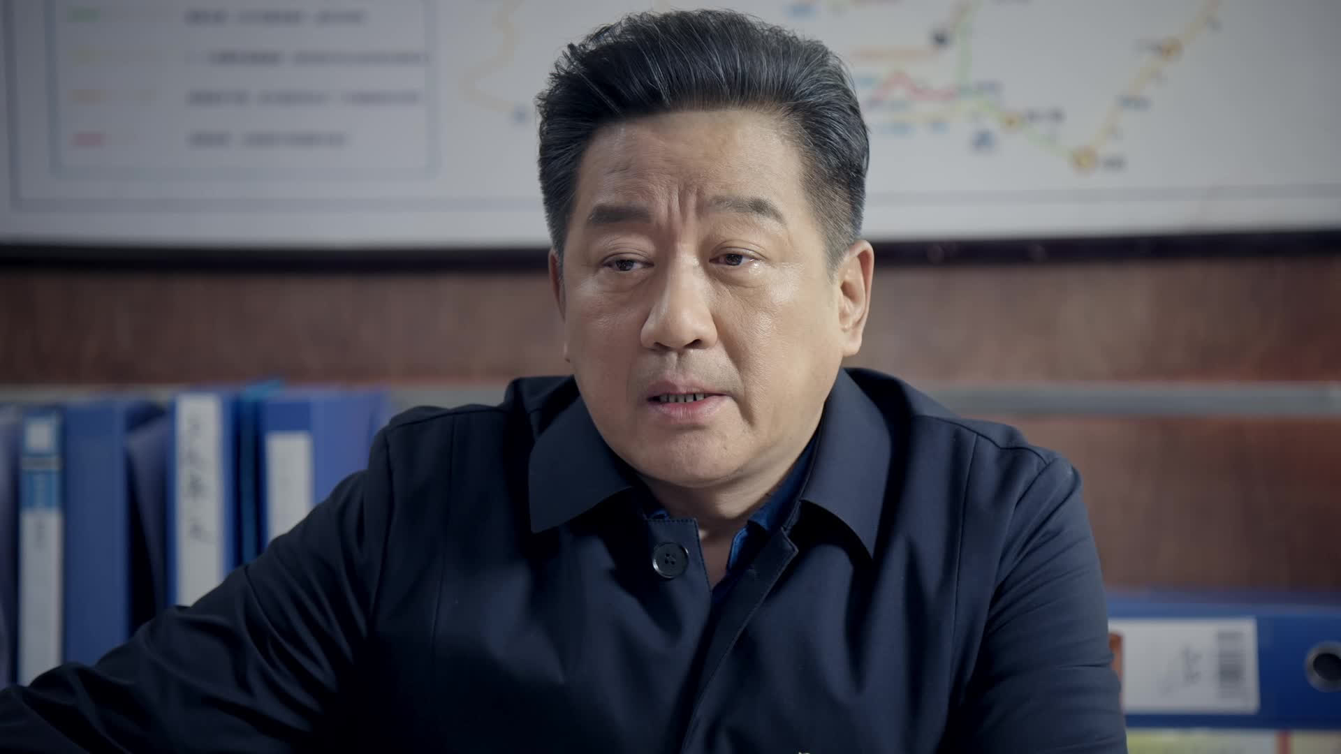 杨远德正在主持会议,大地震发生了