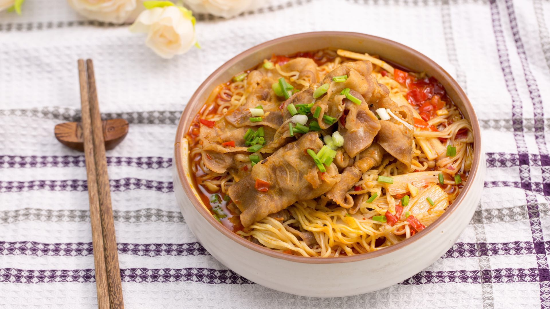 【快手金针肥牛面】只要一碗就能满足你饥肠辘辘的胃!