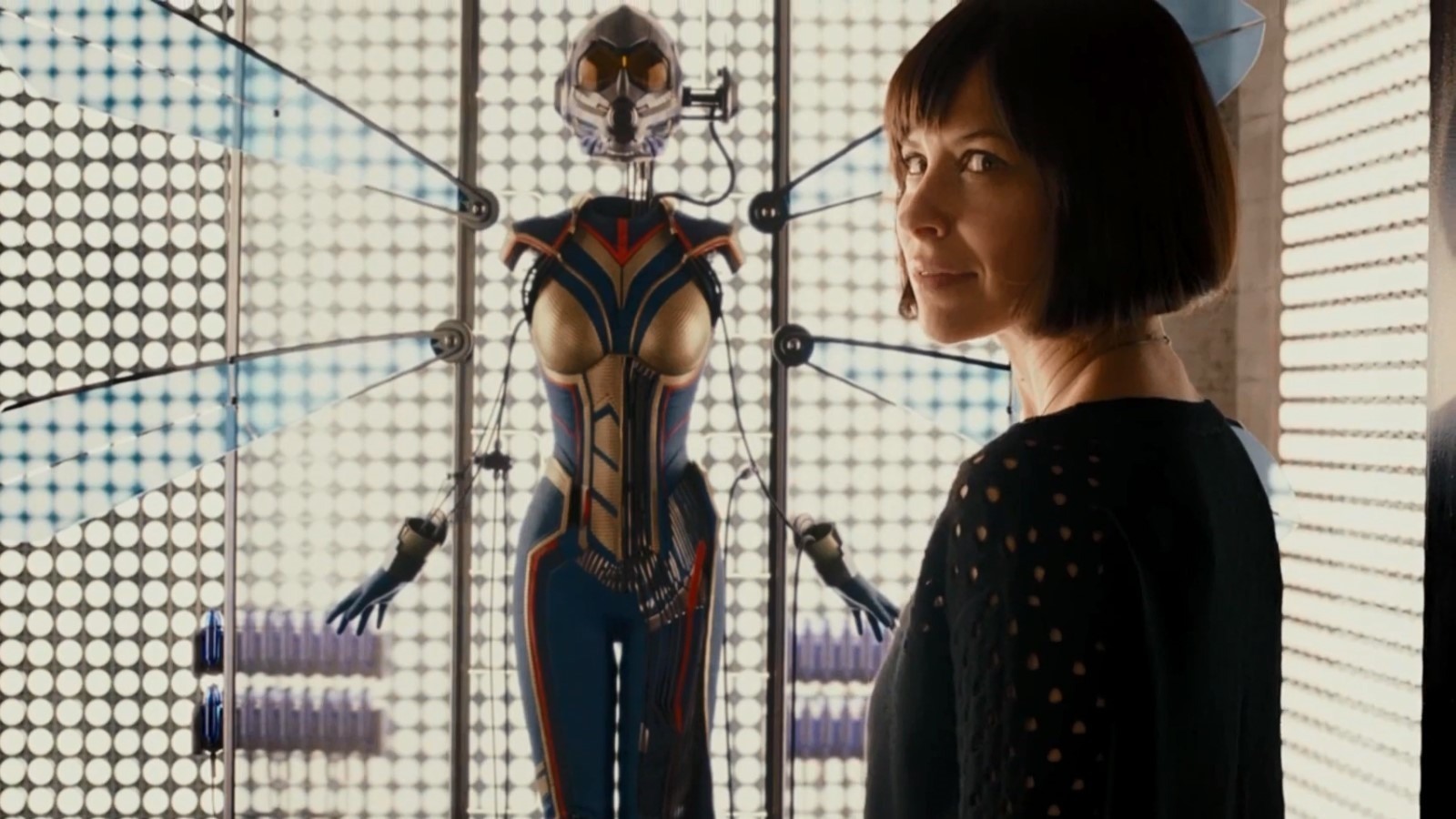 銆婅殎浜2銆嬩笂鏄犲湪鍗筹紝濂充富鏇濆嚭琚