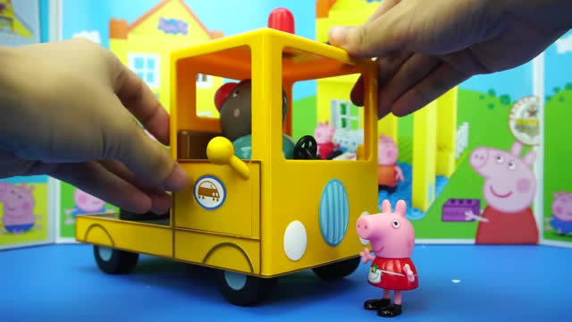 小猪佩奇推着购物车买东西,粉红猪小妹儿童过家家玩具