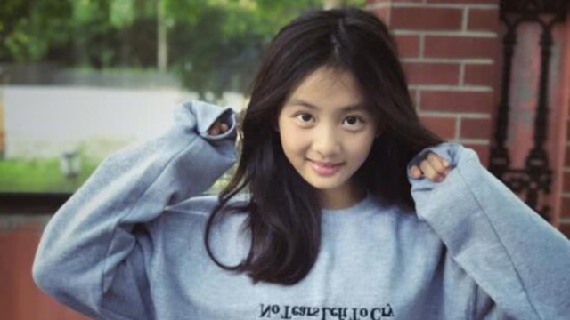 黄多多13岁身高170 腿超长赶超关晓彤!