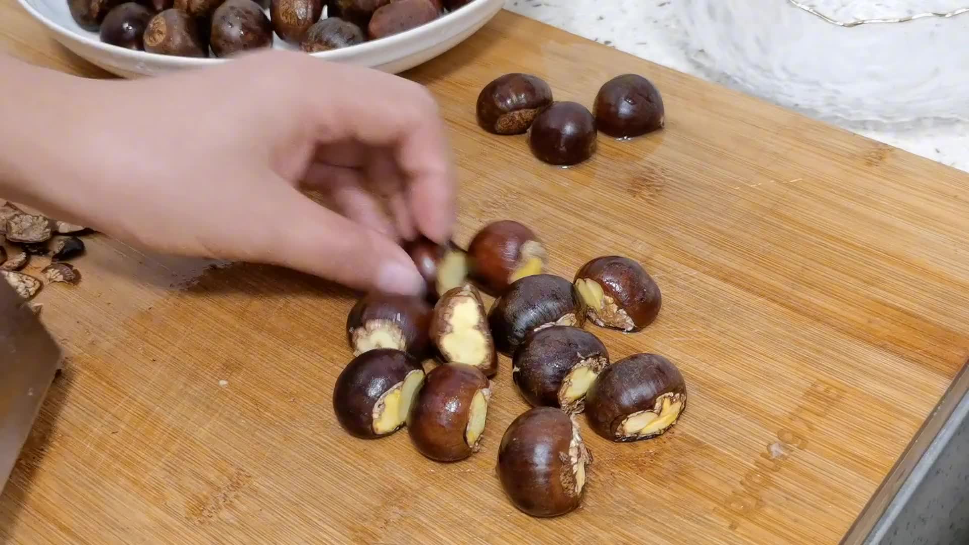 板栗怎么快速剥壳学会这个方法1分钟一个,简单实用