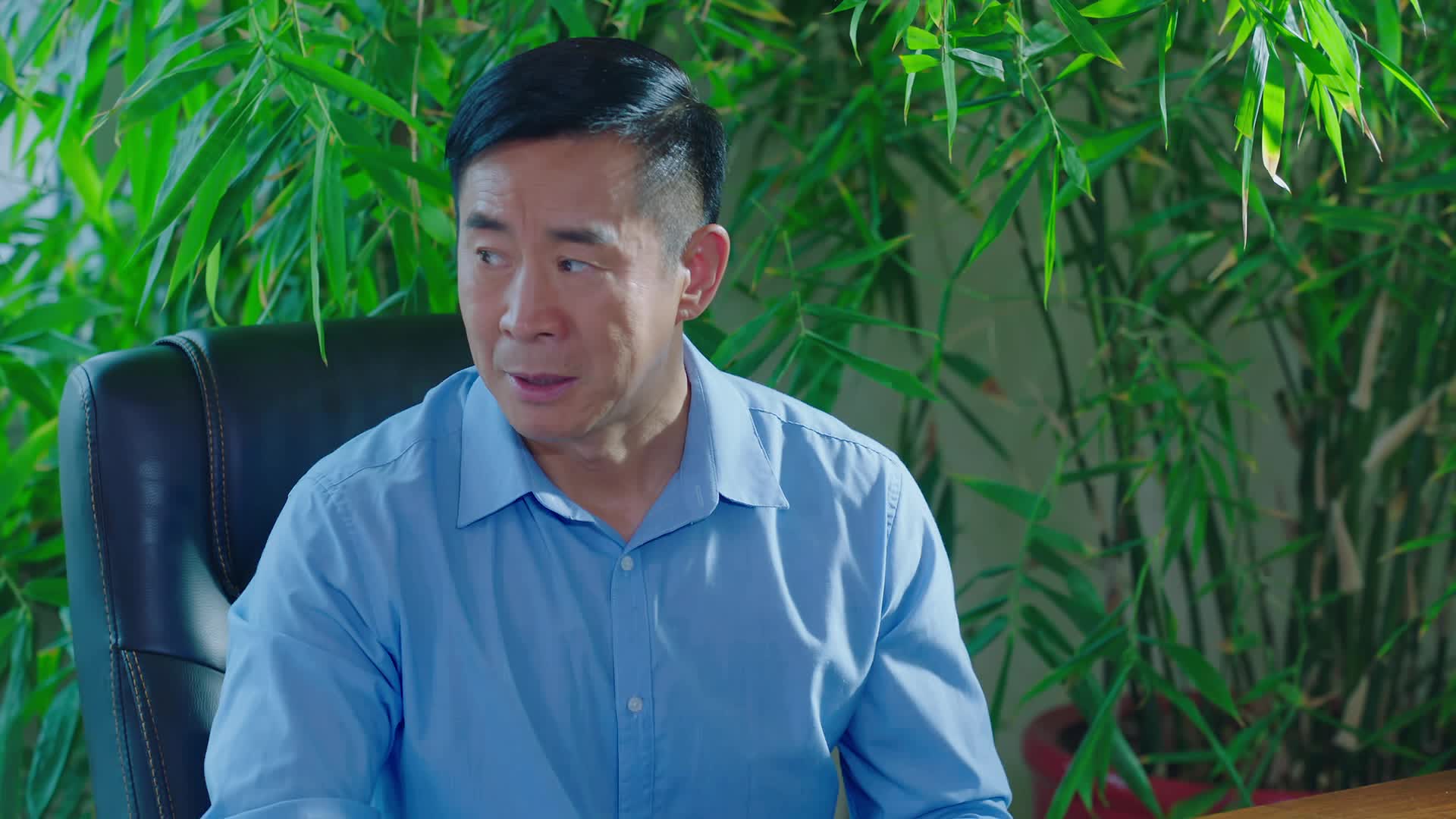 梁广发三人密谋把鲜花拉下台